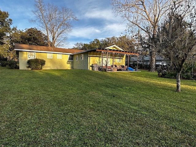 back of house featuring a yard