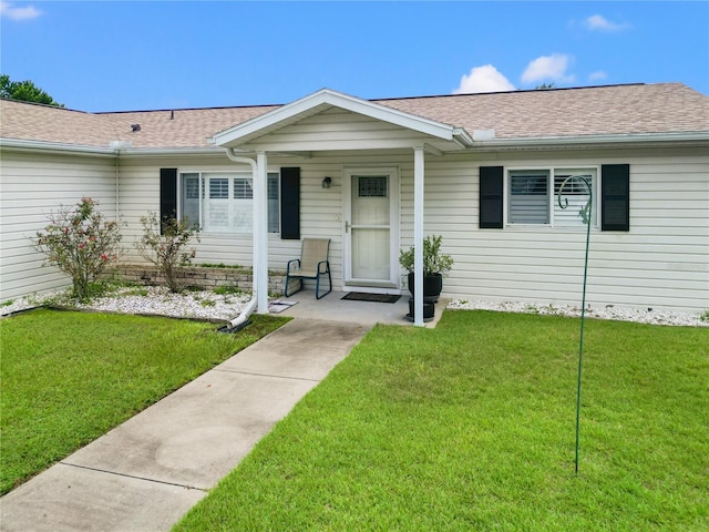 single story home featuring a front yard