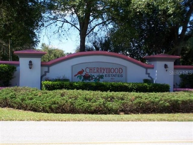 view of community / neighborhood sign