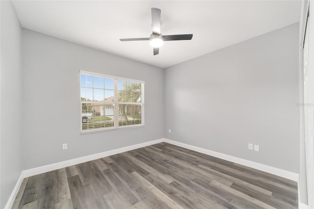 unfurnished room with dark wood-type flooring and ceiling fan