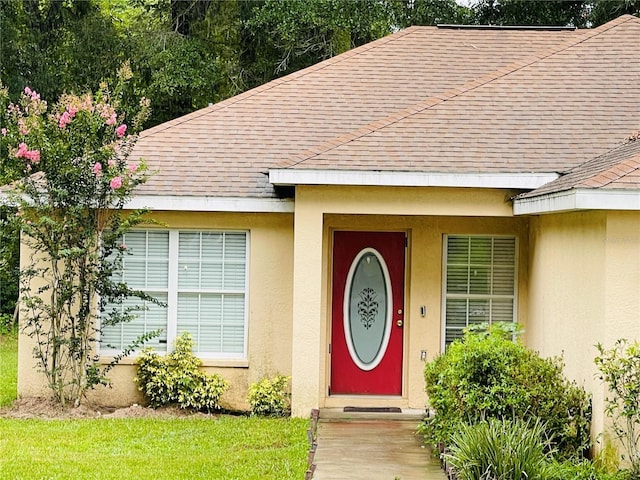 entrance to property featuring a porch