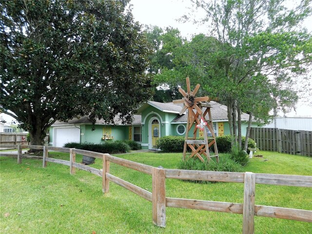 view of front facade with a garage and a front yard