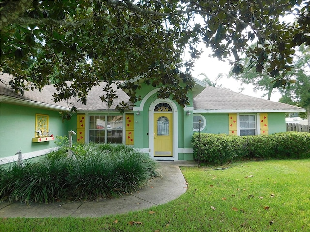 single story home featuring a front yard