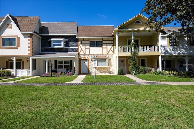 view of front of home with a front lawn