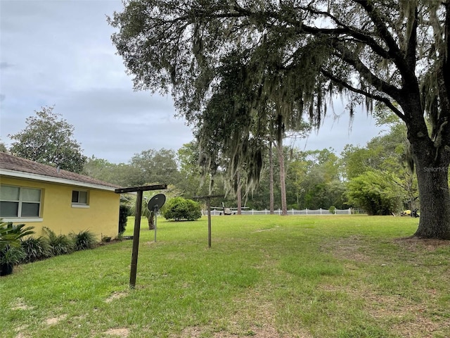 view of yard with a pergola