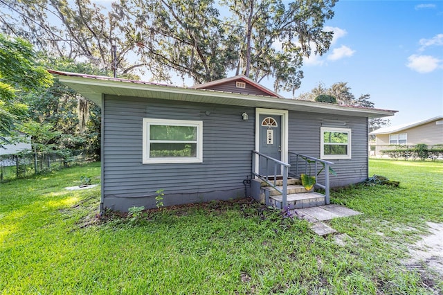 view of front of home featuring a front lawn