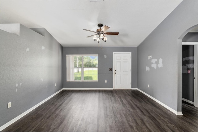 entrance foyer featuring dark wood-type flooring and ceiling fan