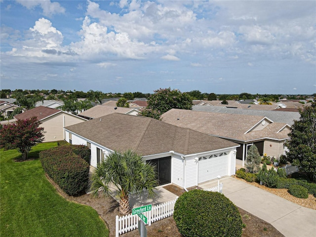 view of front facade featuring a garage and a front yard