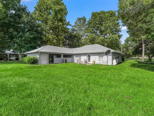 back of house featuring a yard