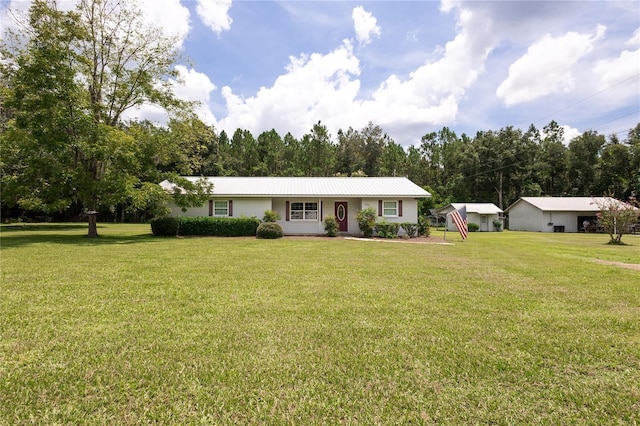 ranch-style home featuring a front lawn