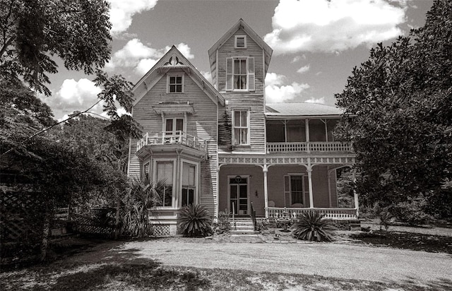 view of front of house featuring a porch