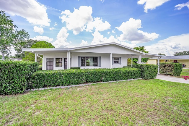 single story home featuring a front yard