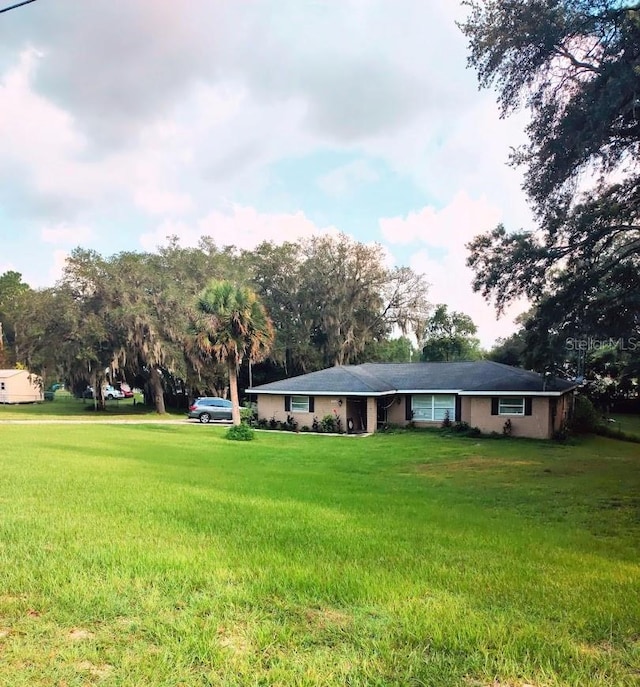 view of front of property with a front yard