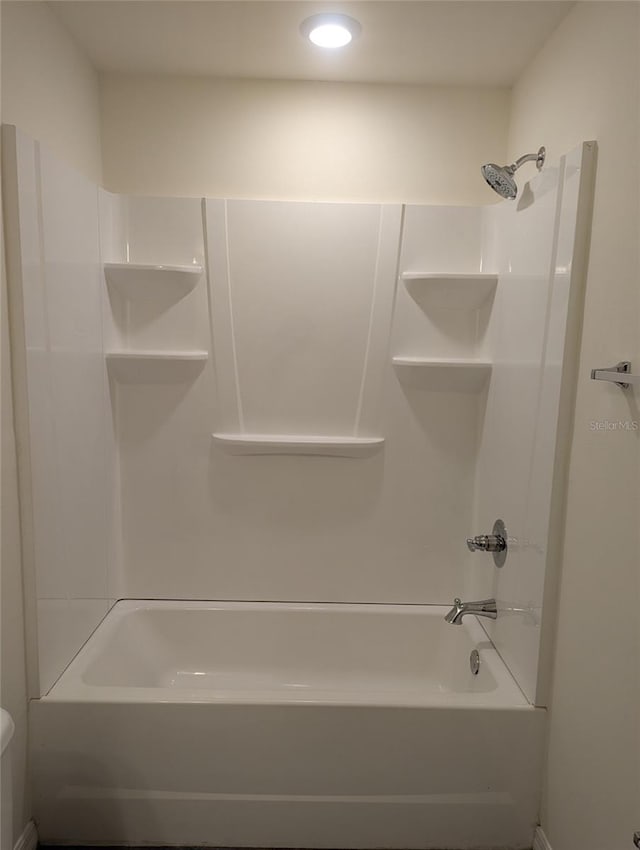 bathroom with bathtub / shower combination