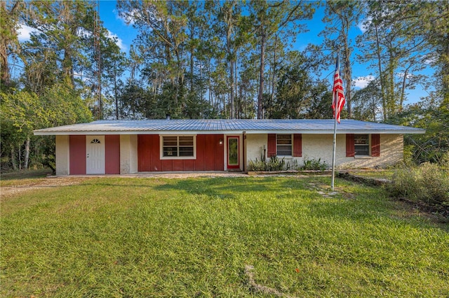 ranch-style house featuring a front lawn