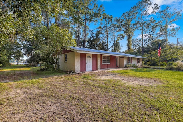 exterior space featuring a front yard