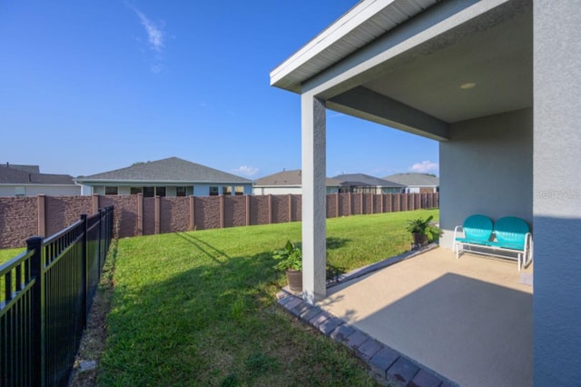 view of yard featuring a patio