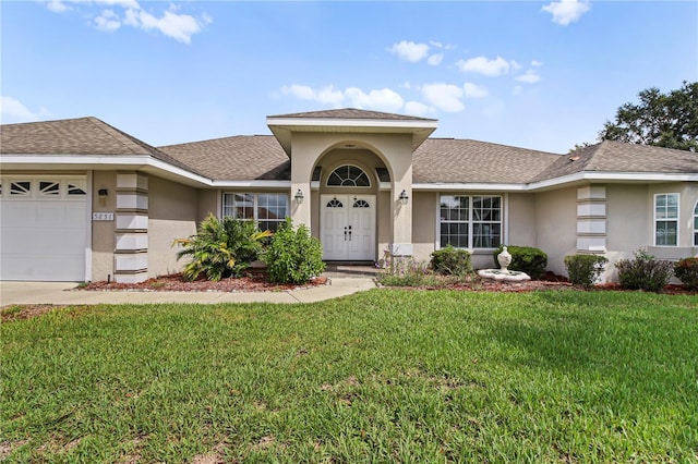 view of front facade featuring a garage and a front lawn