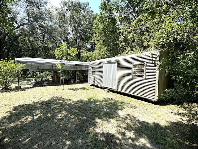 view of yard with a carport and a storage unit