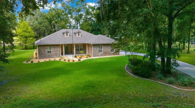 ranch-style house featuring a front yard