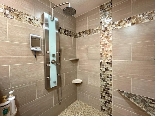 bathroom featuring tiled shower