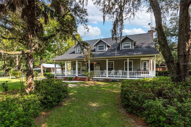 view of front of property with a front lawn and covered porch