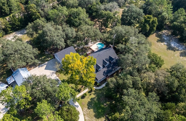 bird's eye view with a view of trees