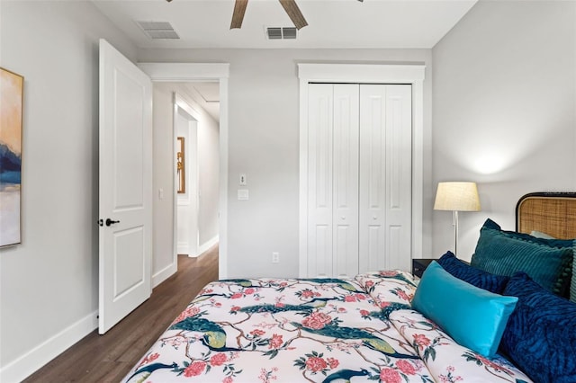 bedroom featuring ceiling fan, dark hardwood / wood-style flooring, and a closet