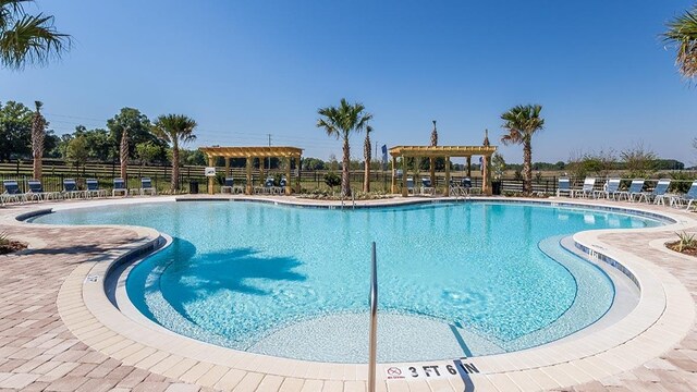 view of swimming pool