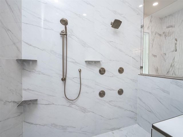 bathroom featuring a tile shower