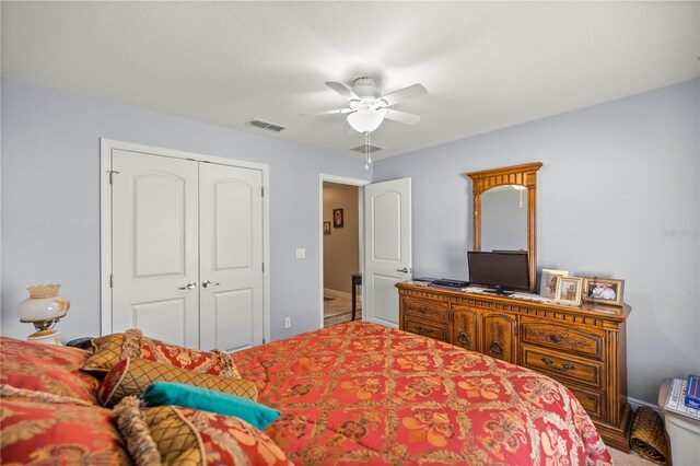 3967 SE 99th St, Belleview, FL 34420 - bedroom with a ceiling fan, visible vents, and a closet