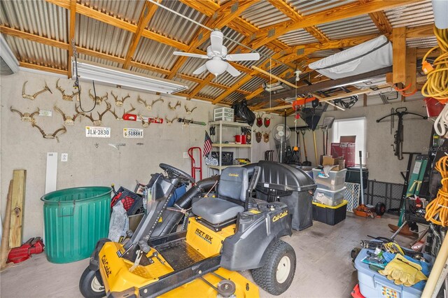 3967 SE 99th St, Belleview, FL 34420 - garage featuring ceiling fan