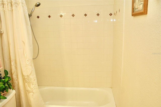 bathroom featuring shower / tub combo with curtain