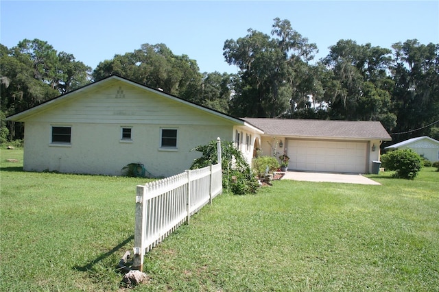 ranch-style house featuring a front yard and a garage