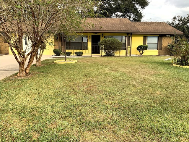 ranch-style house with a front yard