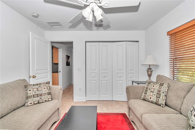 living room featuring visible vents, ceiling fan, baseboards, and light tile patterned flooring