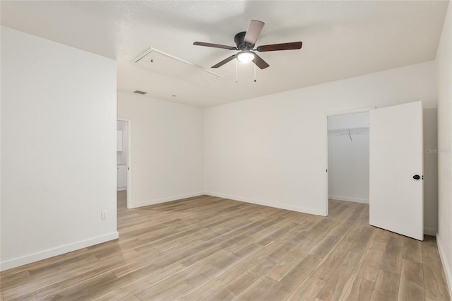 empty room with light hardwood / wood-style flooring and ceiling fan