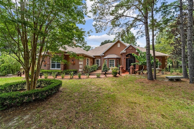 view of front of property with a front yard