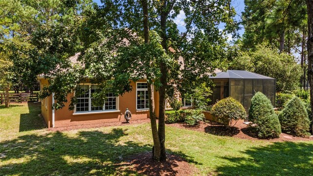 view of front facade featuring a front yard