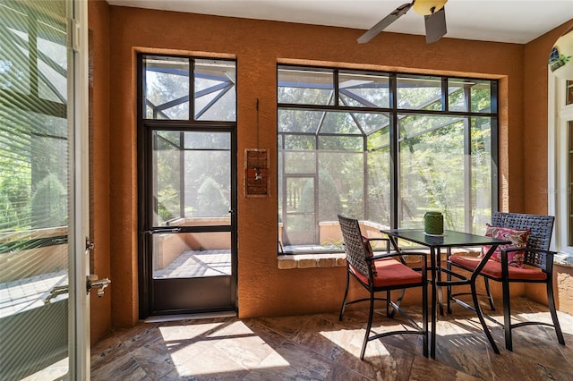 sunroom / solarium with ceiling fan