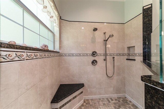 bathroom featuring a tile shower