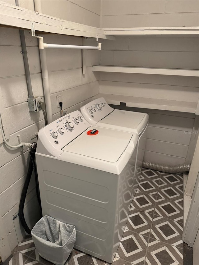 laundry room featuring tile patterned flooring and independent washer and dryer