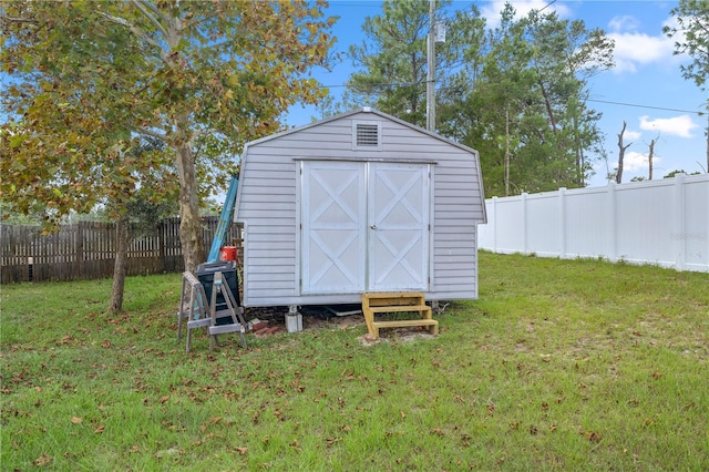 view of outdoor structure with a yard