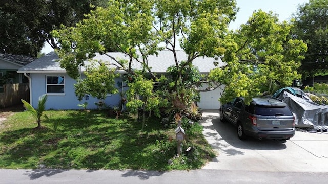 view of front of house featuring a garage and a front lawn