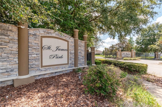 view of community / neighborhood sign