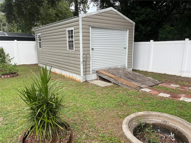 view of outdoor structure featuring a yard