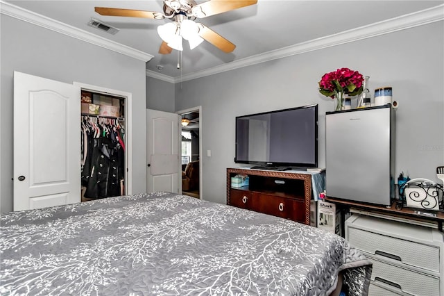 bedroom with ornamental molding, a closet, visible vents, and a ceiling fan