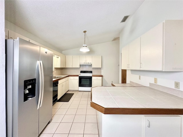 kitchen with electric range, lofted ceiling, kitchen peninsula, pendant lighting, and stainless steel fridge with ice dispenser