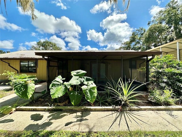 view of front of property