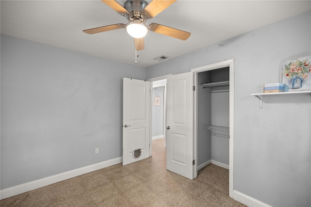 unfurnished bedroom with ceiling fan and a closet